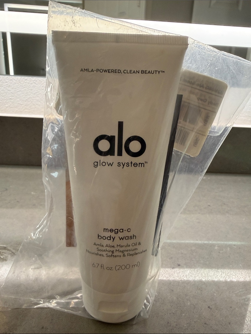 ALO Yoga Mega-C Body Wash – White